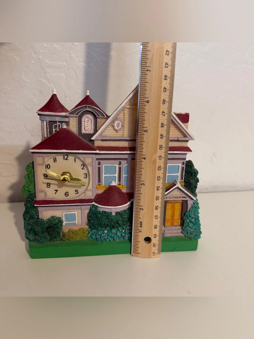 Vintage Victorian Style House Desk Clock Miniature Resin Mantel Tabletop Clock